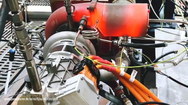 Une invention chinoise te permet de passer de l'électricité à l'essence en un clic.