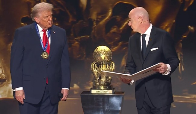 Donald Trump reçoit le premier Prix de la Paix de la FIFA