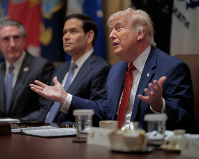 Trump repousse de 10 jours la date limite d'ouverture du détroit d'Ormuz par l'Iran.