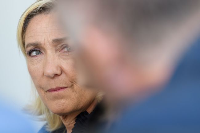 Le Rassemblement national se range derrière Le Pen au milieu des déboires judiciaires.