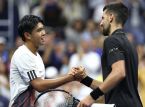 Djokovic "survit" et réalise un exploit historique en Grand Chelem, mais avec des doutes sur sa forme physique.