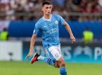 Guardiola défend Phil Foden contre les insultes honteuses visant sa mère lors du derby de Manchester.