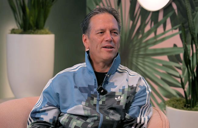 Le monde du jeu vidéo rend hommage à Phil Spencer après son départ fracassant.