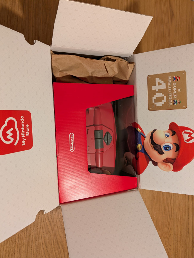 Unboxing et comparaison : Voici à quoi ressemble Virtual Boy pour Switch.