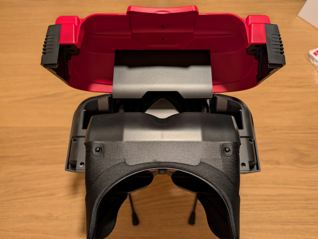 Unboxing et comparaison : Voici à quoi ressemble Virtual Boy pour Switch.