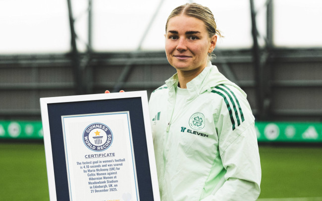 La joueuse écossaise Maria McAneny bat le record du monde Guinness du but le plus rapide de l'histoire du football féminin.