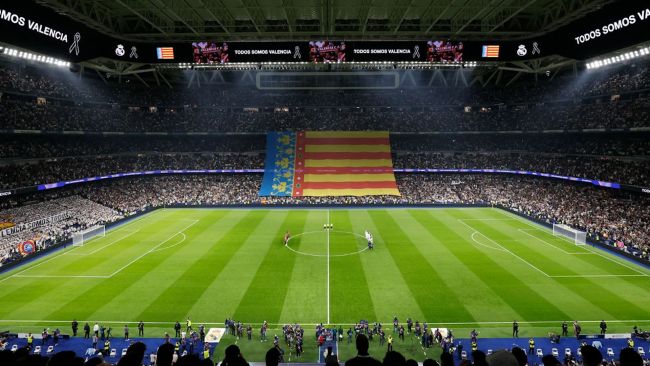 Le Real Madrid se rend à Valence ce soir : divisés dans une rivalité féroce, unis dans la solidarité.