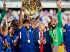 Donald Trump fait un photobombs sur la photo de la victoire de Chelsea et l'Internet réagit.