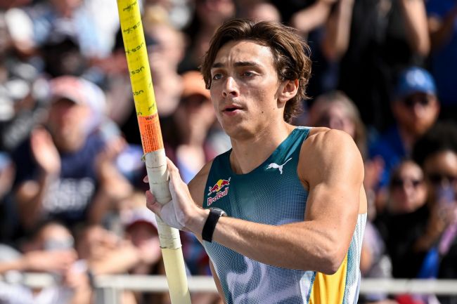 Mondo Duplantis vise un nouveau record du monde à Tokyo : Temps pour le saut à la perche masculin