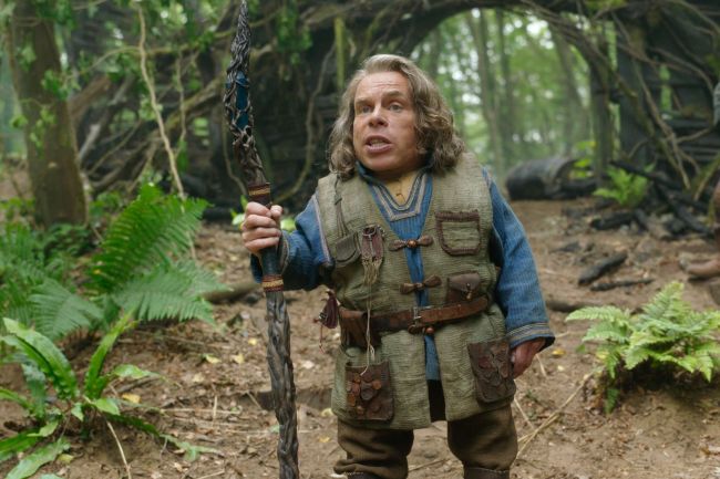 Warwick Davis reçoit un OBE pour son activisme et sa "remarquable carrière d'acteur".