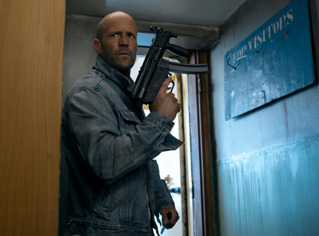 Jason Statham reprend du poil de la bête dans Mutiny, un film élégant sur un seul homme d'armes.
