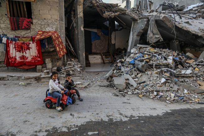 Le cessez-le-feu a volé en éclats : Israël reprend ses opérations terrestres à Gaza