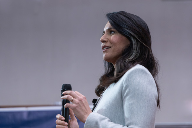 Trump a "pleine confiance" dans le nouveau chef du renseignement Tulsi Gabbard, affirme la Maison Blanche.