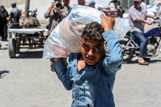 Gaza fait face à une crise croissante alors qu'Israël suspend les livraisons d'aide