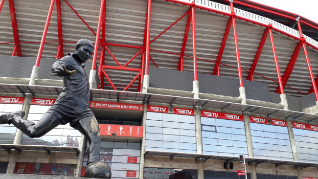 Benfica symbolise à nouveau Eusébio pour se défendre des accusations racistes suite à l'incident Prestianni-Vinícius.