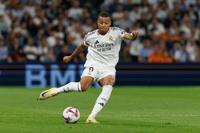 Kylian Mbappé serait fâché avec le personnel médical du Real Madrid, et pourrait devoir subir une opération du genou.