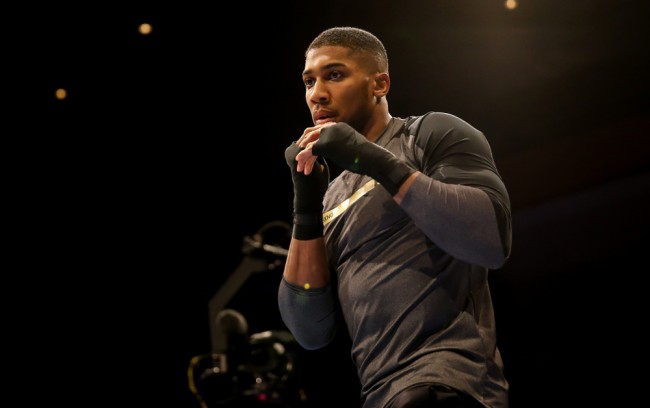 Anthony Joshua a repris l'entraînement après l'accident de voiture.