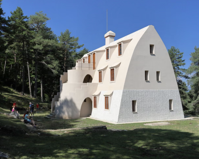L'Espagne découvre un nouveau chef-d'œuvre de Gaudí : Un chalet centenaire caché dans les montagnes catalanes