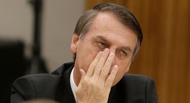 Bolsonaro se tourne vers les livres pour réduire sa peine de prison.