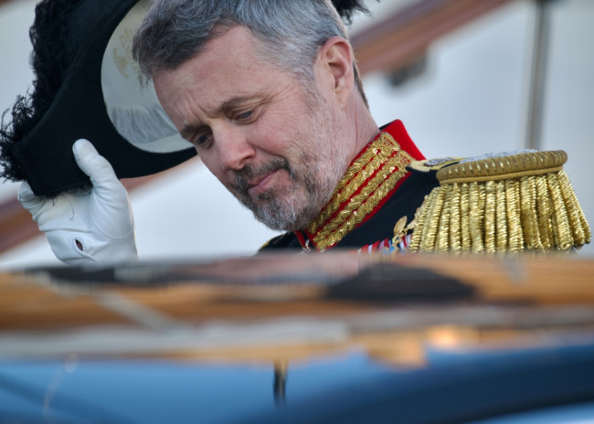 Le roi du Danemark Frederik se rend au Groenland pour réaffirmer son unité au milieu de l'intérêt de Trump pour l'Arctique.