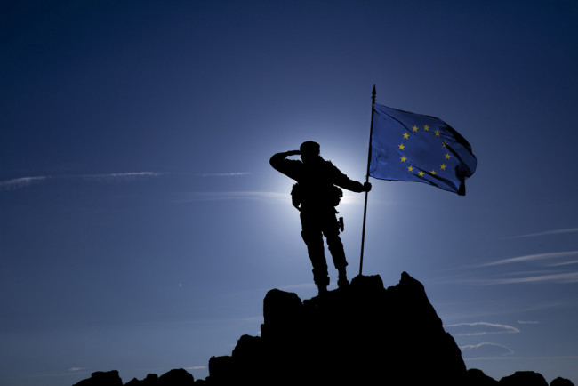 Les alliés européens étudient la possibilité de créer une banque d'investissement pour la défense afin de stimuler les dépenses militaires communes.