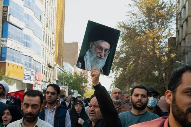 Le cercle intérieur de Khamenei se réduit après les frappes israéliennes