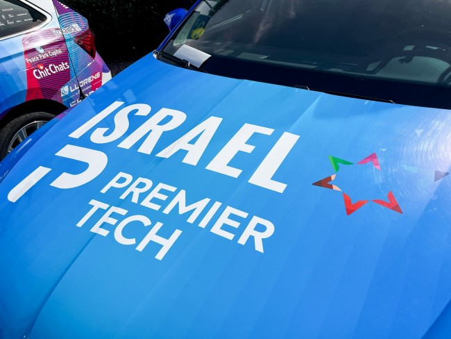 Le directeur technique de La Vuelta espère qu'Israel-Premier Tech abandonnera volontairement la course pour assurer la sécurité.
