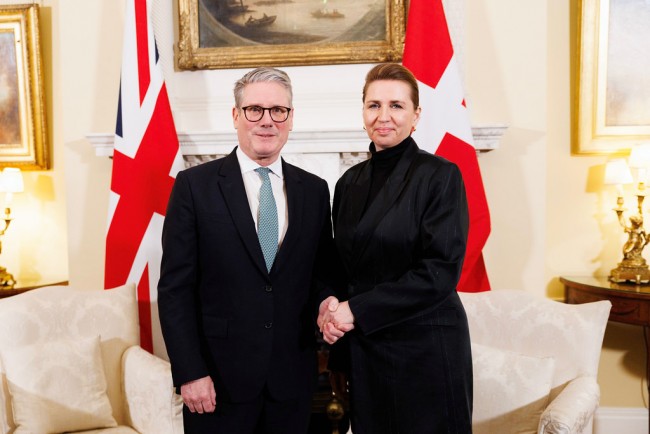 Starmer soutient Mette Frederiksen après que Trump a renouvelé ses menaces au sujet du Groenland : "Je me tiens à ses côtés".