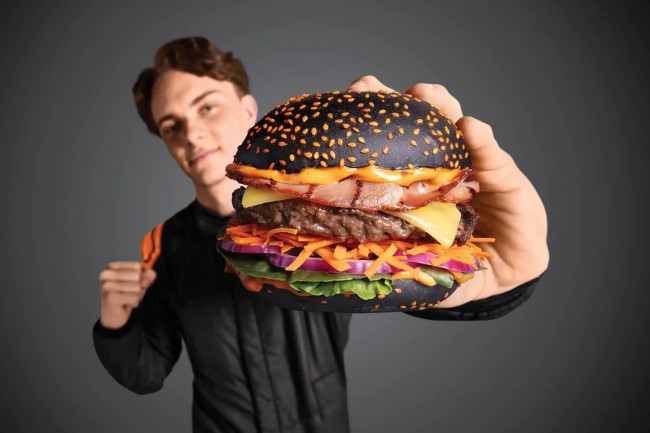 La chaîne de hamburgers australienne est contrainte de mettre à jour la promotion offrant des hamburgers gratuits après le podium d'Oscar Piastri.