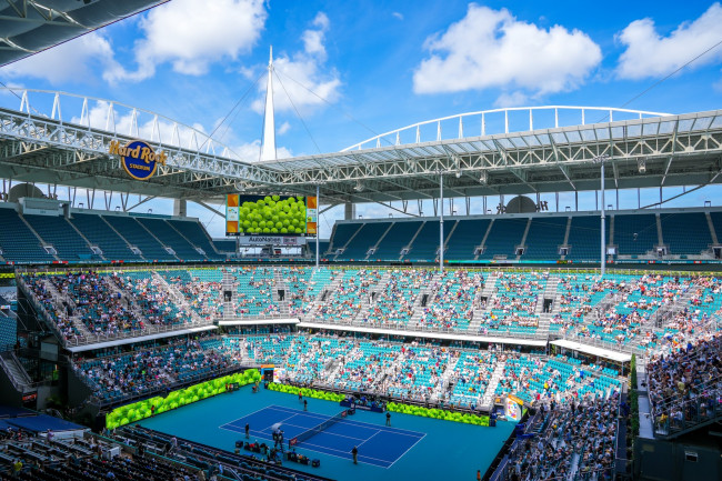 La pluie retarde le début de l'Open de Miami, programme chargé jeudi pour l'ATP et la WTA.