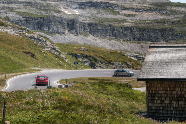 Un alpiniste est accusé d'homicide involontaire après avoir laissé mourir sa petite amie sur le plus haut sommet d'Autriche.