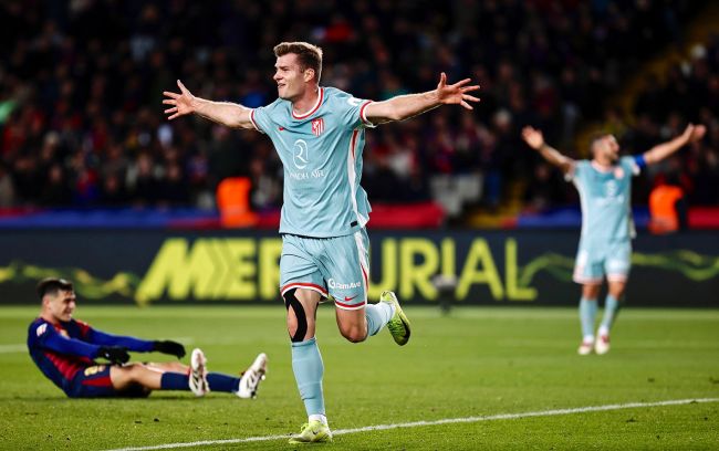 Atleti assomme Barcelone avec un but à 90+6 et prend la tête de la Liga.