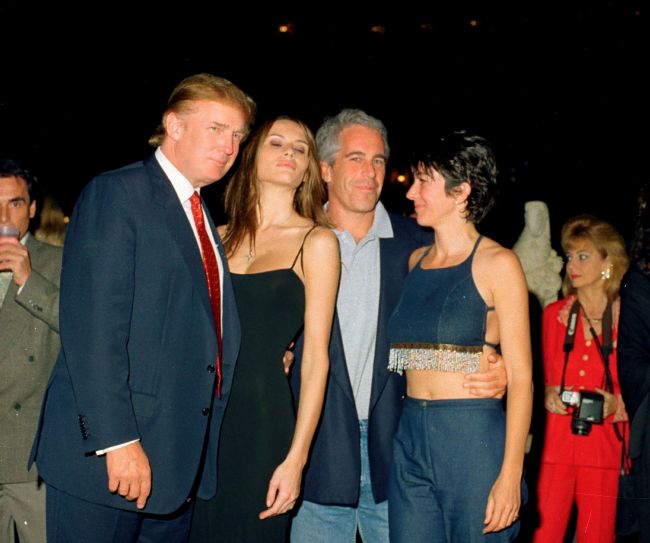 Le nom de Donald Trump apparaît dans les registres de vol de Jeffrey Epstein