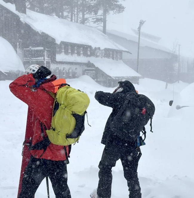 Au moins 8 skieurs sont morts après une avalanche en Californie