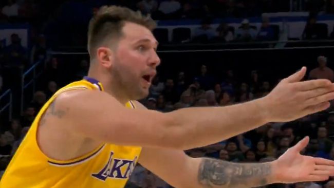 L'expulsion controversée de Luka Doncic rend les supporters des Lakers furieux