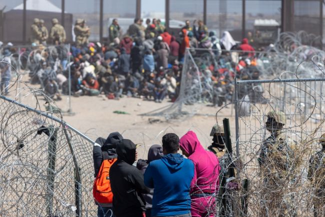 Un tribunal américain bloque la tentative de Trump de révoquer le statut juridique des migrants.