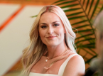 Lindsey Vonn r&eacute;appara&icirc;t sans b&eacute;quilles au Met Gala, trois mois apr&egrave;s son accident olympique.