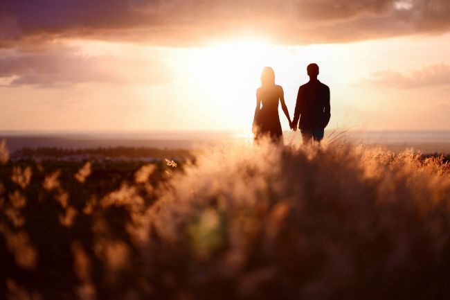 Les hommes et les femmes préfèrent tous les deux des partenaires plus jeunes