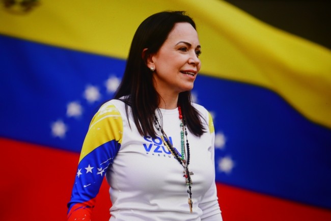 Machado, au Venezuela, déclare qu'elle rentrera chez elle et qu'elle fera pression pour de nouvelles élections.
