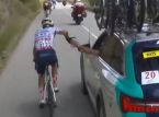 Le coureur fran&ccedil;ais Lenny Martinez pris en flagrant d&eacute;lit de tricherie avec la "bouteille collante" au Tour de France.