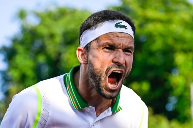 Grigor Dimitrov revient sur un court de tennis cet après-midi après son abandon à Wimbledon alors qu'il était en train de mater Sinner