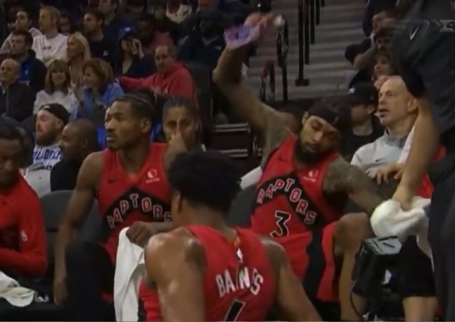 Brandon Ingram des Toronto Raptors est condamné à une amende de 25 000 dollars pour avoir lancé une bouteille remplie d'eau.