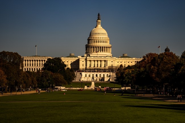 Le Sénat américain approuve le projet de loi visant à mettre fin à la fermeture du gouvernement.