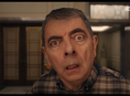 Rowan Atkinson troque son rôle de gardien de maison contre celui de gardien d'école dans Man vs. Baby