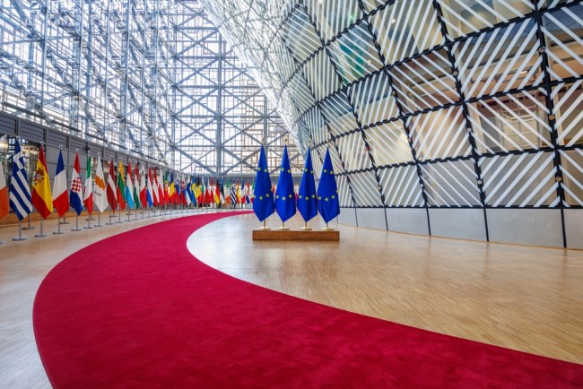 Réactions des dirigeants dont les pays sont visés par les tarifs douaniers de Trump liés au Groenland.