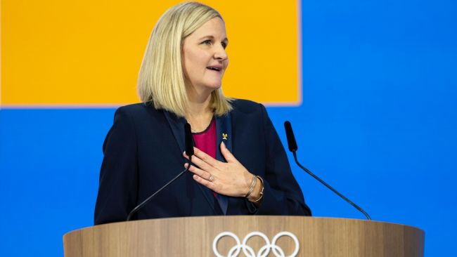 Le CIO va interdire aux athlètes transgenres les sports olympiques féminins, seules les femmes biologiques sont autorisées.