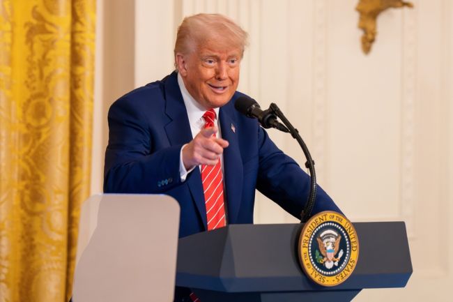 La tournée de Trump dans le Golfe touche à sa fin alors que les Émirats arabes unis font pression pour obtenir le statut de puissance de l'IA