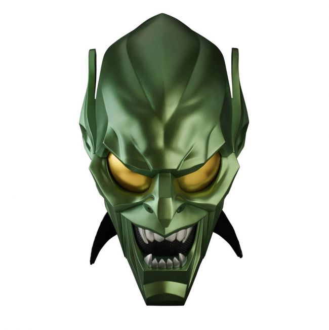 Tu peux maintenant te déguiser en Bouffon vert avec le masque de Hasbro ...