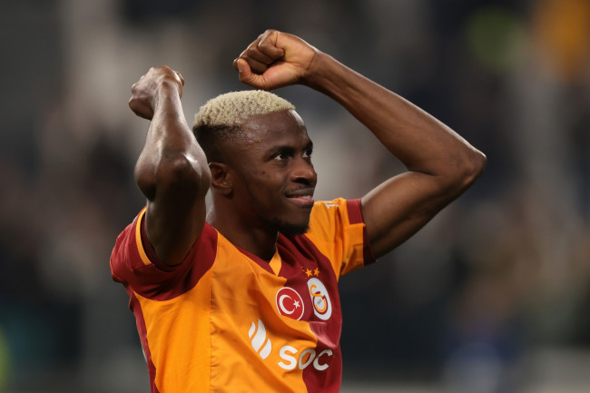 Galatasaray bat Liverpool lors du match aller des huitièmes de finale de la Ligue des champions.