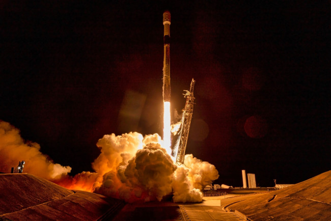 Regarde la fusée Blue Origin de Bezos exploser de façon spectaculaire, ce qui pourrait avoir un impact sur les plans d'atterrissage sur la Lune de la NASA.